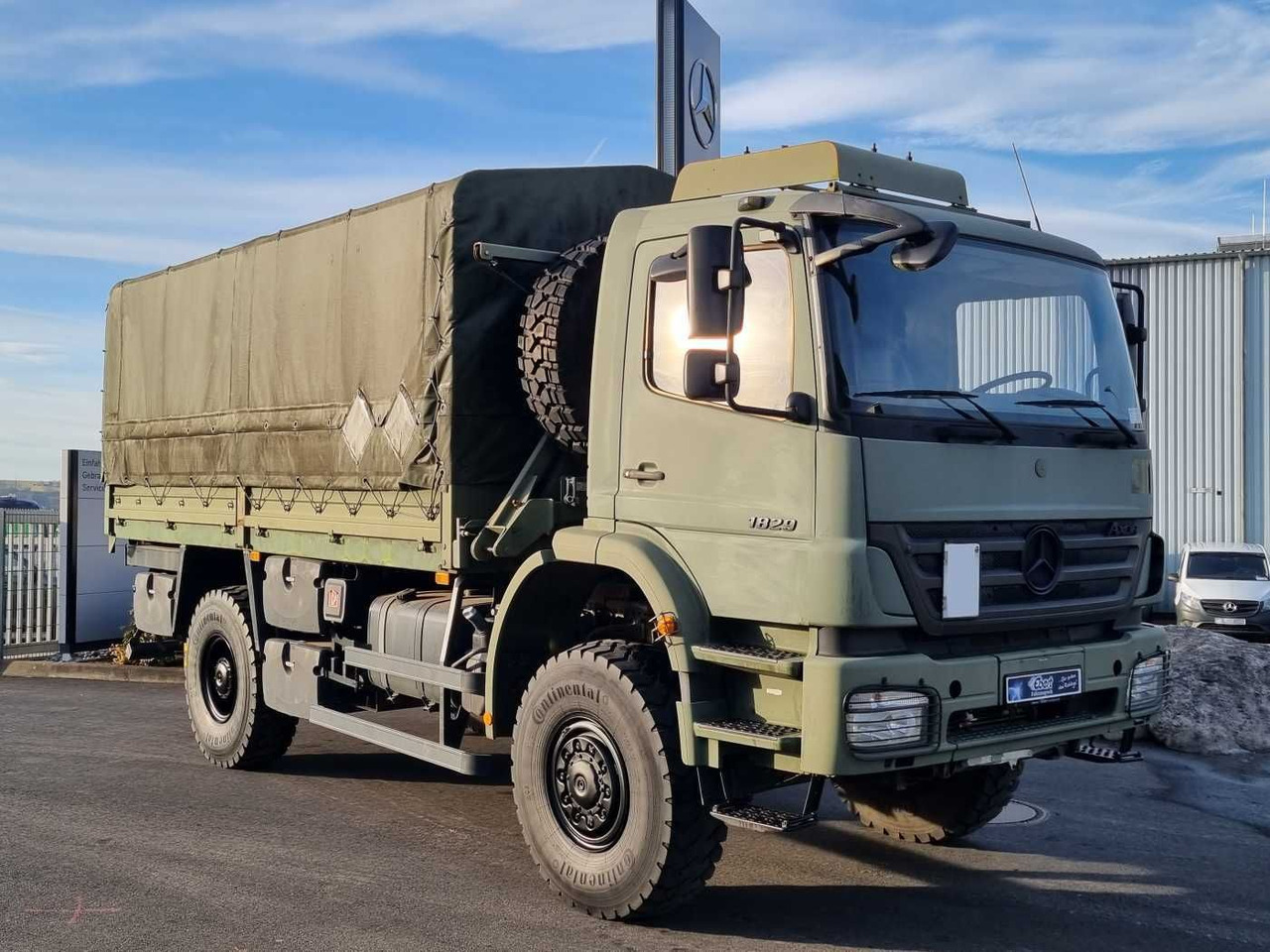 Mercedes-Benz Axor 1829 A 4x4 Pritsche/Plane 10 Stück - Camion platformă: Foto 2 Mercedes-Benz Axor 1829 A 4x4 Pritsche/Plane 10 Stück - Camion platformă: Foto 2