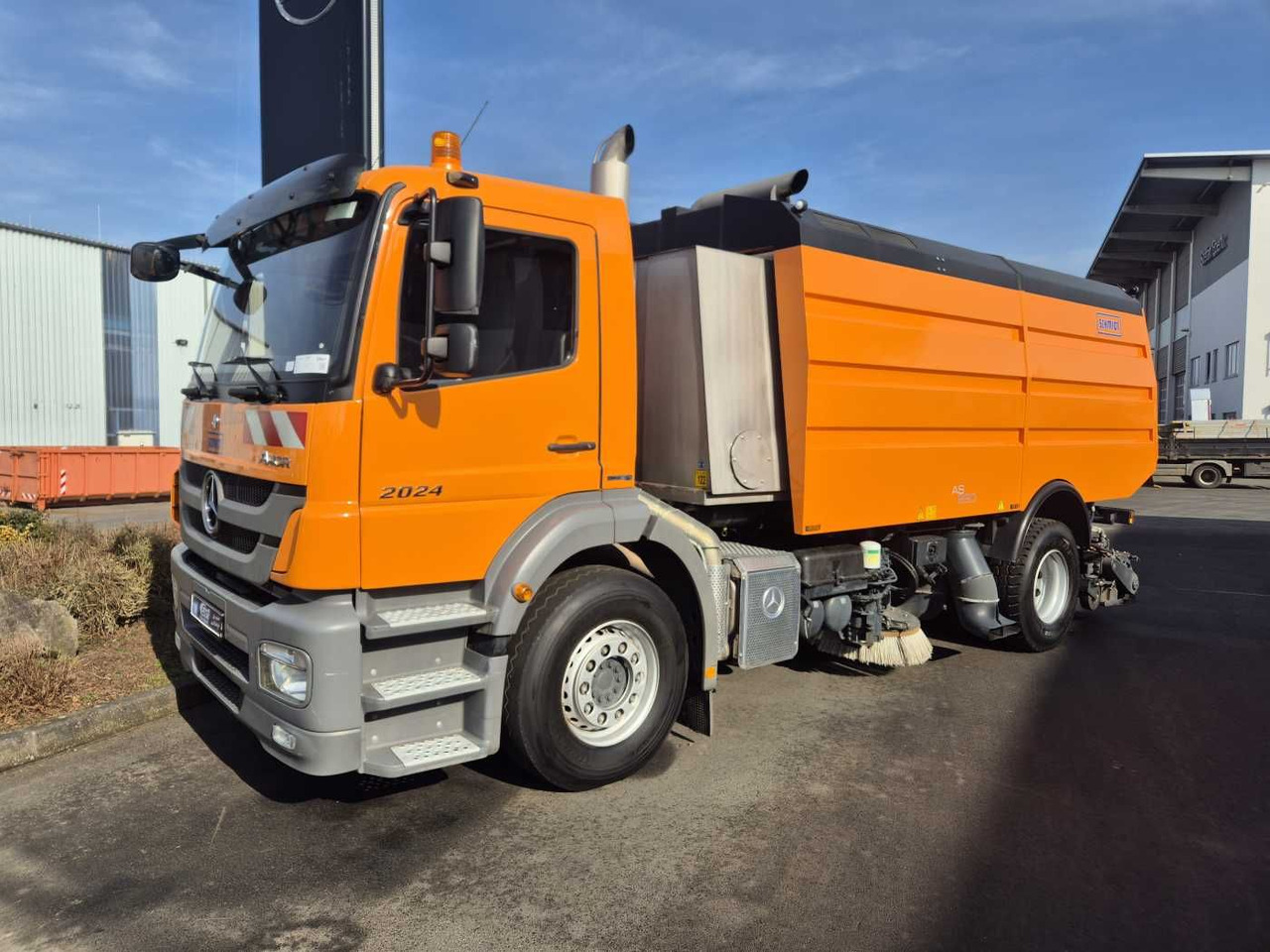 Mercedes-Benz Axor 2024 L Schmidt Airportsweeper AS 990 - Măturătoare stradală: Foto 3 Mercedes-Benz Axor 2024 L Schmidt Airportsweeper AS 990 - Măturătoare stradală: Foto 3