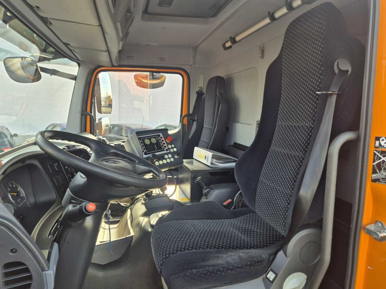 Leasing de  Mercedes-Benz Axor 2024 L Schmidt Airportsweeper AS 990 Mercedes-Benz Axor 2024 L Schmidt Airportsweeper AS 990: Foto 14