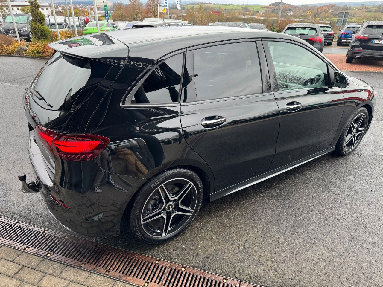 Mercedes-Benz B 200 AMG+AHK+Ambiente+RFK+MBUX+Night - Berlină/ Sedan: Foto 3 Mercedes-Benz B 200 AMG+AHK+Ambiente+RFK+MBUX+Night - Berlină/ Sedan: Foto 3