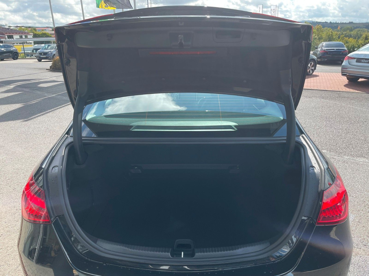 Berlină/ Sedan Mercedes-Benz C 200 d AVANTGARDE 360°+TOTW+Carplay+Ambiente: Foto 6 Berlină/ Sedan Mercedes-Benz C 200 d AVANTGARDE 360°+TOTW+Carplay+Ambiente: Foto 6