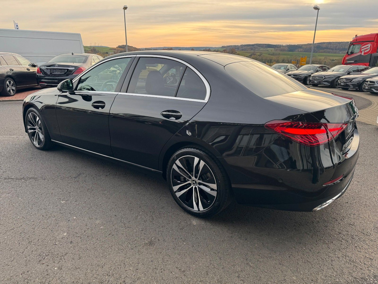 Mercedes-Benz C 220d Avantgarde+Pano+HUD+RFK+TotW+AmbiPrem - Berlină/ Sedan: Foto 4 Mercedes-Benz C 220d Avantgarde+Pano+HUD+RFK+TotW+AmbiPrem - Berlină/ Sedan: Foto 4