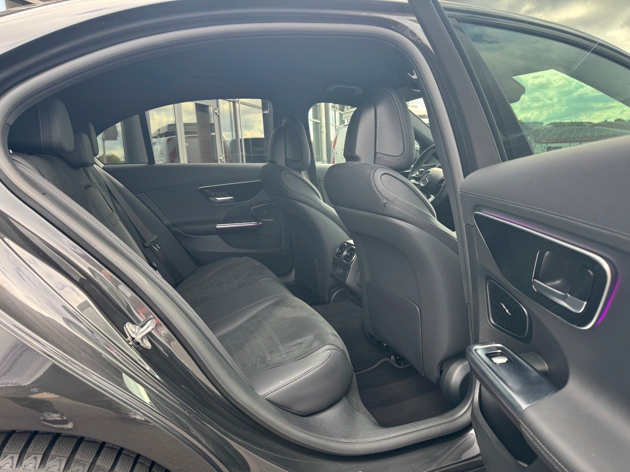 Leasing de  Mercedes-Benz C 400e 4M AMG+HUD+RFK+TotW+Ambiente+Night Mercedes-Benz C 400e 4M AMG+HUD+RFK+TotW+Ambiente+Night: Foto 8