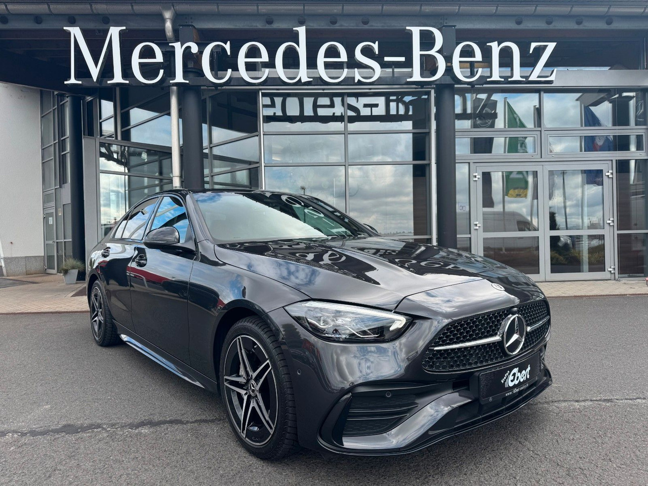 Mercedes-Benz C 400e 4M AMG+HUD+RFK+TotW+Ambiente+Night - Berlină/ Sedan: Foto 2 Mercedes-Benz C 400e 4M AMG+HUD+RFK+TotW+Ambiente+Night - Berlină/ Sedan: Foto 2