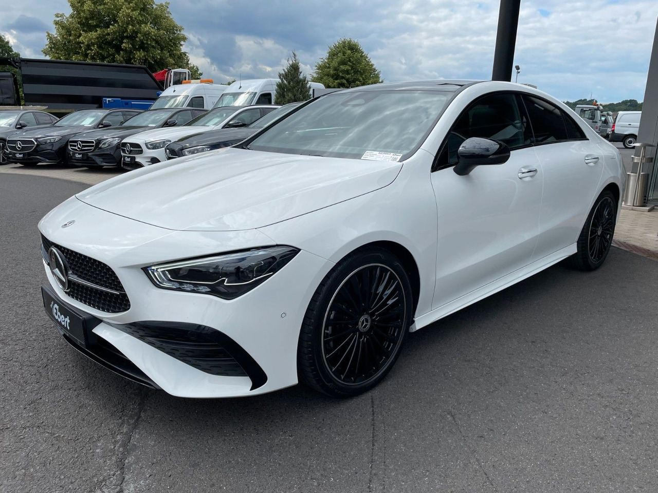 Mercedes-Benz CLA 200 AMG Pano+R-Kamera+19"+TOTW+DISTR+MULITBE - Coupe: Foto 2 Mercedes-Benz CLA 200 AMG Pano+R-Kamera+19"+TOTW+DISTR+MULITBE - Coupe: Foto 2