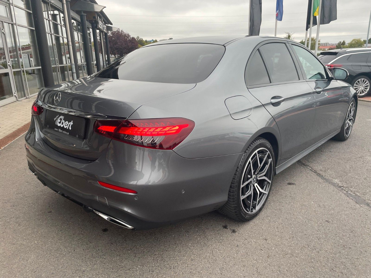 Mercedes-Benz E 220 d AMG+MBeam+Pano+Distr+R-Kamera - Berlină/ Sedan: Foto 4 Mercedes-Benz E 220 d AMG+MBeam+Pano+Distr+R-Kamera - Berlină/ Sedan: Foto 4