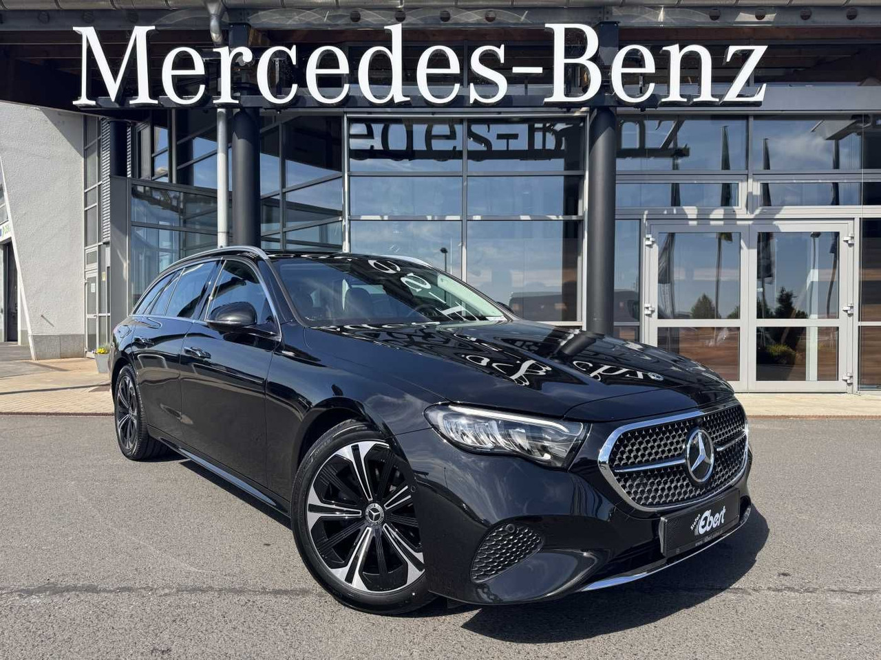 Mercedes-Benz E 220d Avantgarde+Pano+AHK+Distr+19Zoll+MBUX - Automobil: Foto 1 Mercedes-Benz E 220d Avantgarde+Pano+AHK+Distr+19Zoll+MBUX - Automobil: Foto 1