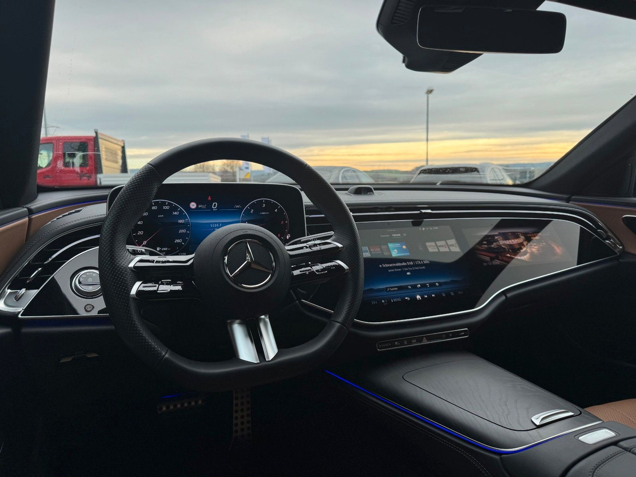 Mercedes-Benz E 220d T AMG+Hyperscreen+Leder+AHK+DistrPro+STH - Mașină break: Foto 4 Mercedes-Benz E 220d T AMG+Hyperscreen+Leder+AHK+DistrPro+STH - Mașină break: Foto 4