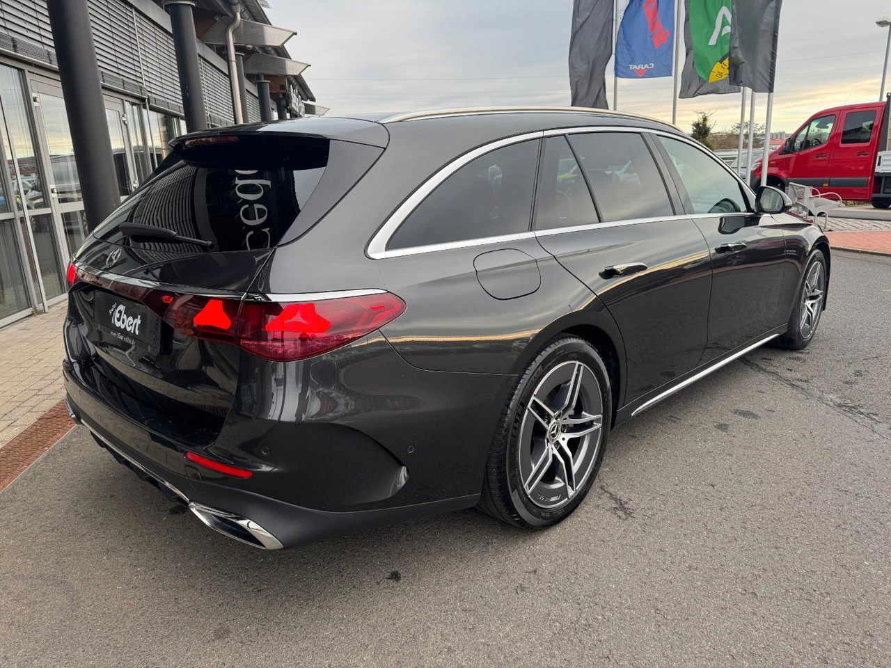 Mercedes-Benz E 220d T AMG+Hyperscreen+Leder+AHK+DistrPro+STH - Mașină break: Foto 5 Mercedes-Benz E 220d T AMG+Hyperscreen+Leder+AHK+DistrPro+STH - Mașină break: Foto 5