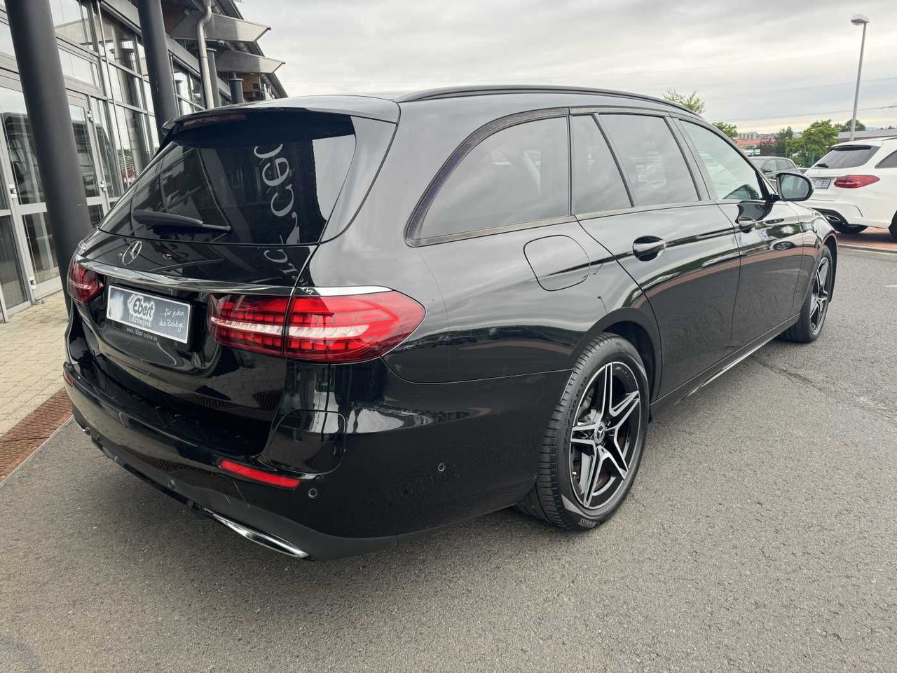 Mercedes-Benz E 300de T AMG+Pano+DistrPlus+Night +AHK+360+Ambi - Automobil: Foto 4 Mercedes-Benz E 300de T AMG+Pano+DistrPlus+Night +AHK+360+Ambi - Automobil: Foto 4