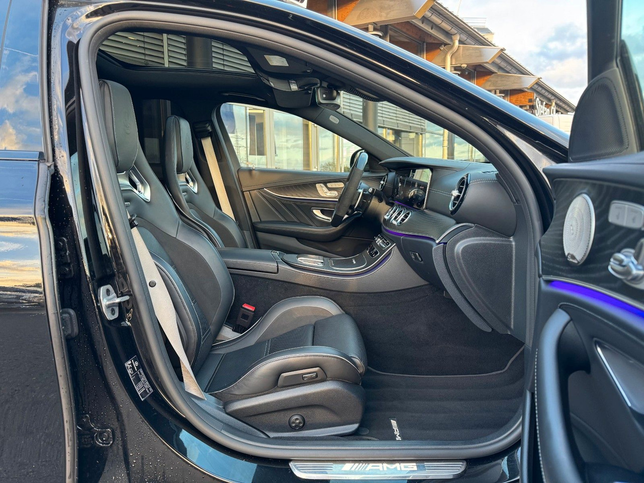 Berlină/ Sedan Mercedes-Benz E 63 AMG S Pano+Burm+AirM+HUD+360+uvm.: Foto 7 Berlină/ Sedan Mercedes-Benz E 63 AMG S Pano+Burm+AirM+HUD+360+uvm.: Foto 7