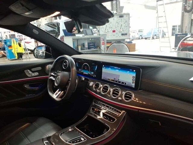 Mercedes-Benz E 63 AMG S Pano+Burm+AirM+HUD+Multibeam+HUD+360 - Berlină/ Sedan: Foto 3 Mercedes-Benz E 63 AMG S Pano+Burm+AirM+HUD+Multibeam+HUD+360 - Berlină/ Sedan: Foto 3
