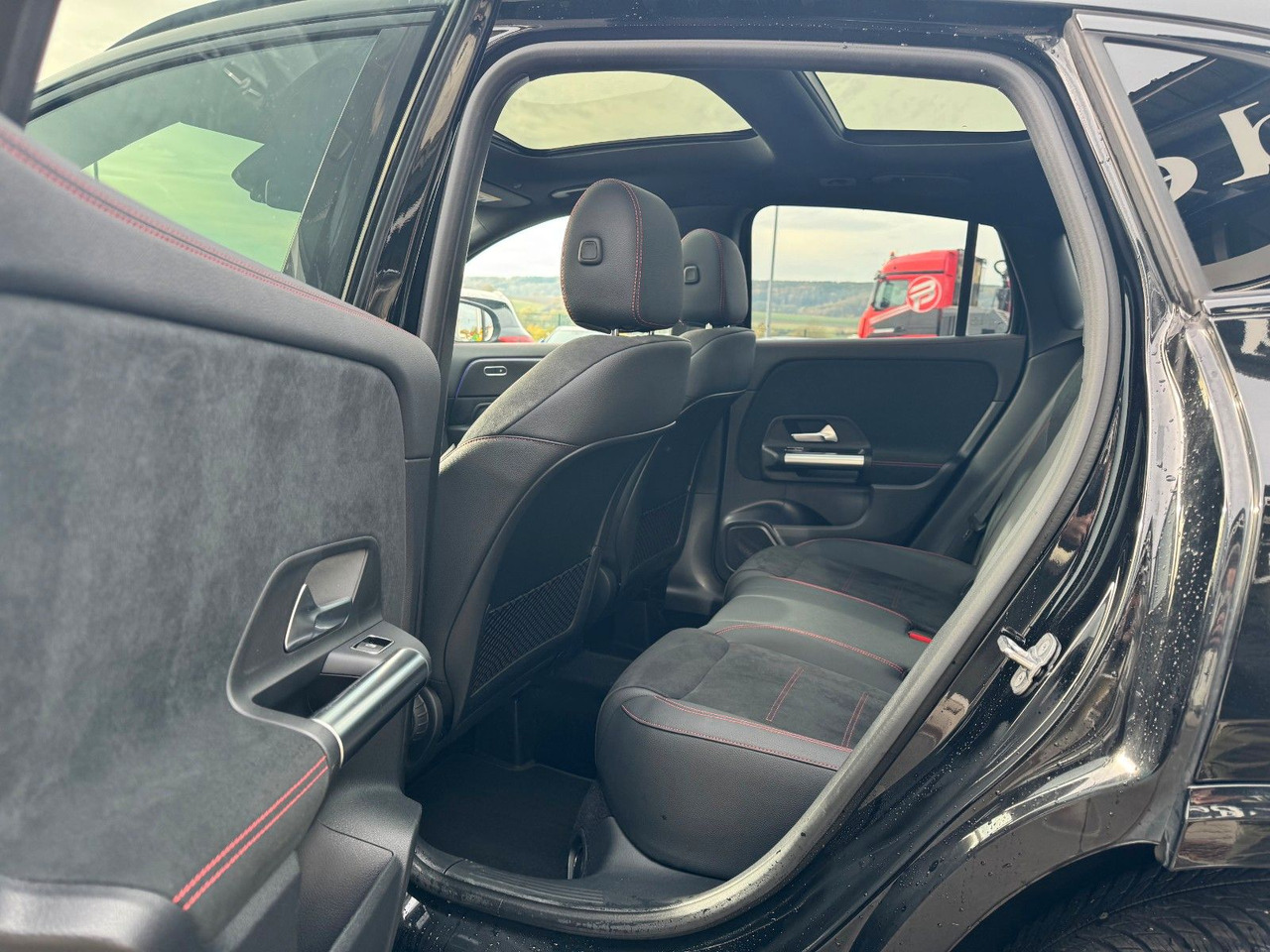 SUV Mercedes-Benz GLA 200 AMG+Pano+Distr+Ambiente+Multibeam+: Foto 10