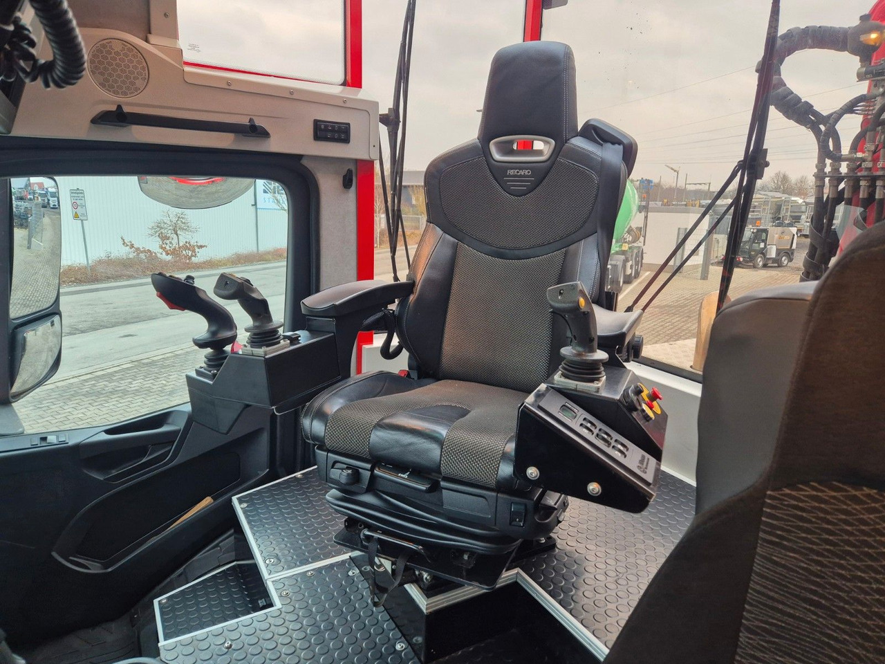 Camion cu macara Mercedes-Benz TUROX 8x8 Eschlböck Biber 92 Holzhacker / 1.512h: Foto 21