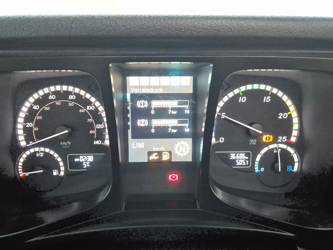 Camion cu macara Mercedes-Benz TUROX 8x8 Eschlböck Biber 92 Holzhacker / 1.512h: Foto 18