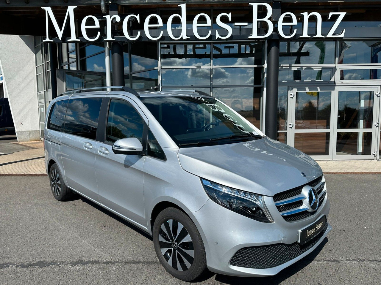 Mercedes-Benz V 250 EDITION 4MATIC Kompakt Liege-Paket AHK2,5t - Mașină break: Foto 1 Mercedes-Benz V 250 EDITION 4MATIC Kompakt Liege-Paket AHK2,5t - Mașină break: Foto 1