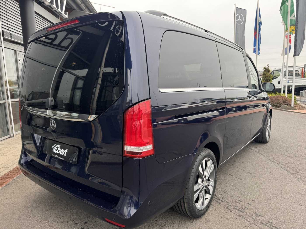 Mercedes-Benz V 250 d AVA ED 4MATIC Panorama Tisch 360 Sound - Transport persoane: Foto 4 Mercedes-Benz V 250 d AVA ED 4MATIC Panorama Tisch 360 Sound - Transport persoane: Foto 4