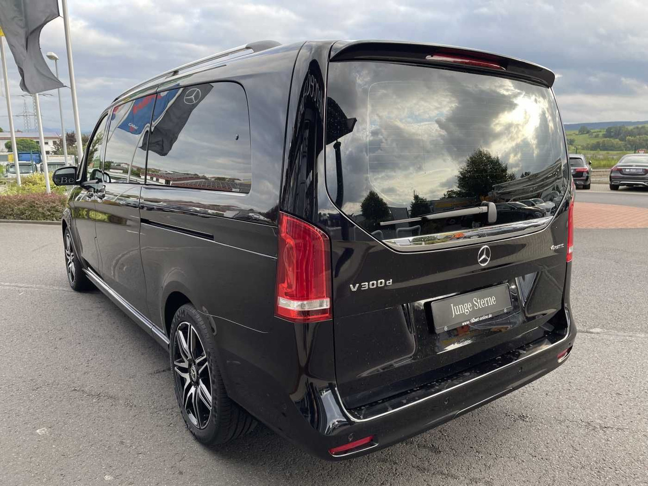 Mercedes-Benz V 300 d AVA 4MATIC AMG Kühlschrank AIRMATIC - Mașină break: Foto 3 Mercedes-Benz V 300 d AVA 4MATIC AMG Kühlschrank AIRMATIC - Mașină break: Foto 3