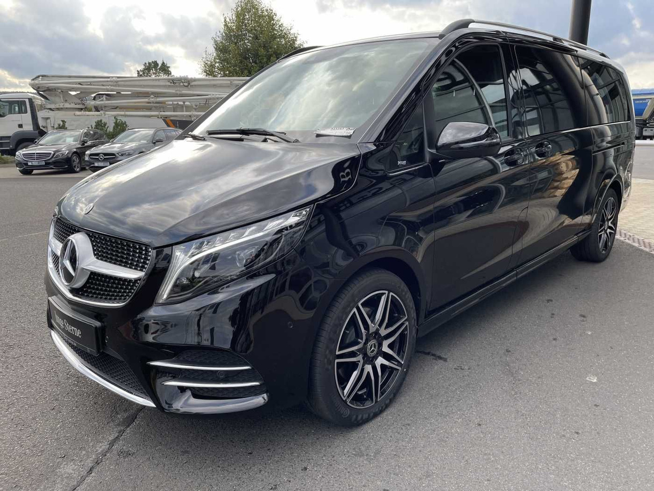 Mercedes-Benz V 300 d AVA 4MATIC AMG Kühlschrank AIRMATIC - Mașină break: Foto 2 Mercedes-Benz V 300 d AVA 4MATIC AMG Kühlschrank AIRMATIC - Mașină break: Foto 2