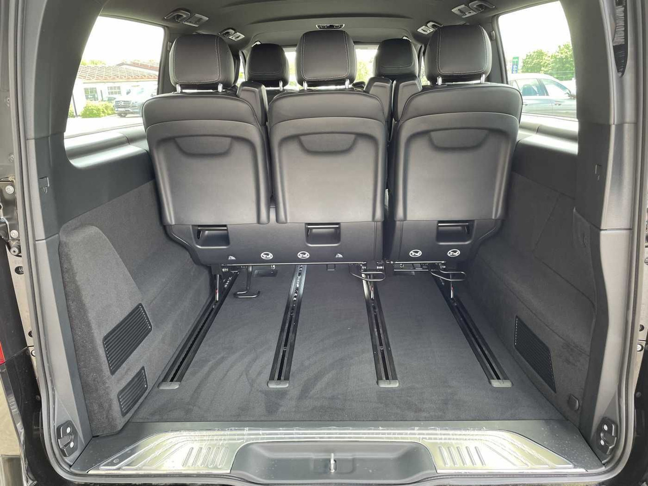 Mercedes-Benz V 300 d AVA 4MATIC AMG Kühlschrank AIRMATIC - Mașină break: Foto 5 Mercedes-Benz V 300 d AVA 4MATIC AMG Kühlschrank AIRMATIC - Mașină break: Foto 5