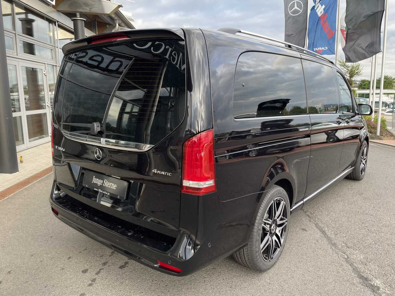 Mercedes-Benz V 300 d AVA 4MATIC AMG Kühlschrank AIRMATIC - Mașină break: Foto 4 Mercedes-Benz V 300 d AVA 4MATIC AMG Kühlschrank AIRMATIC - Mașină break: Foto 4