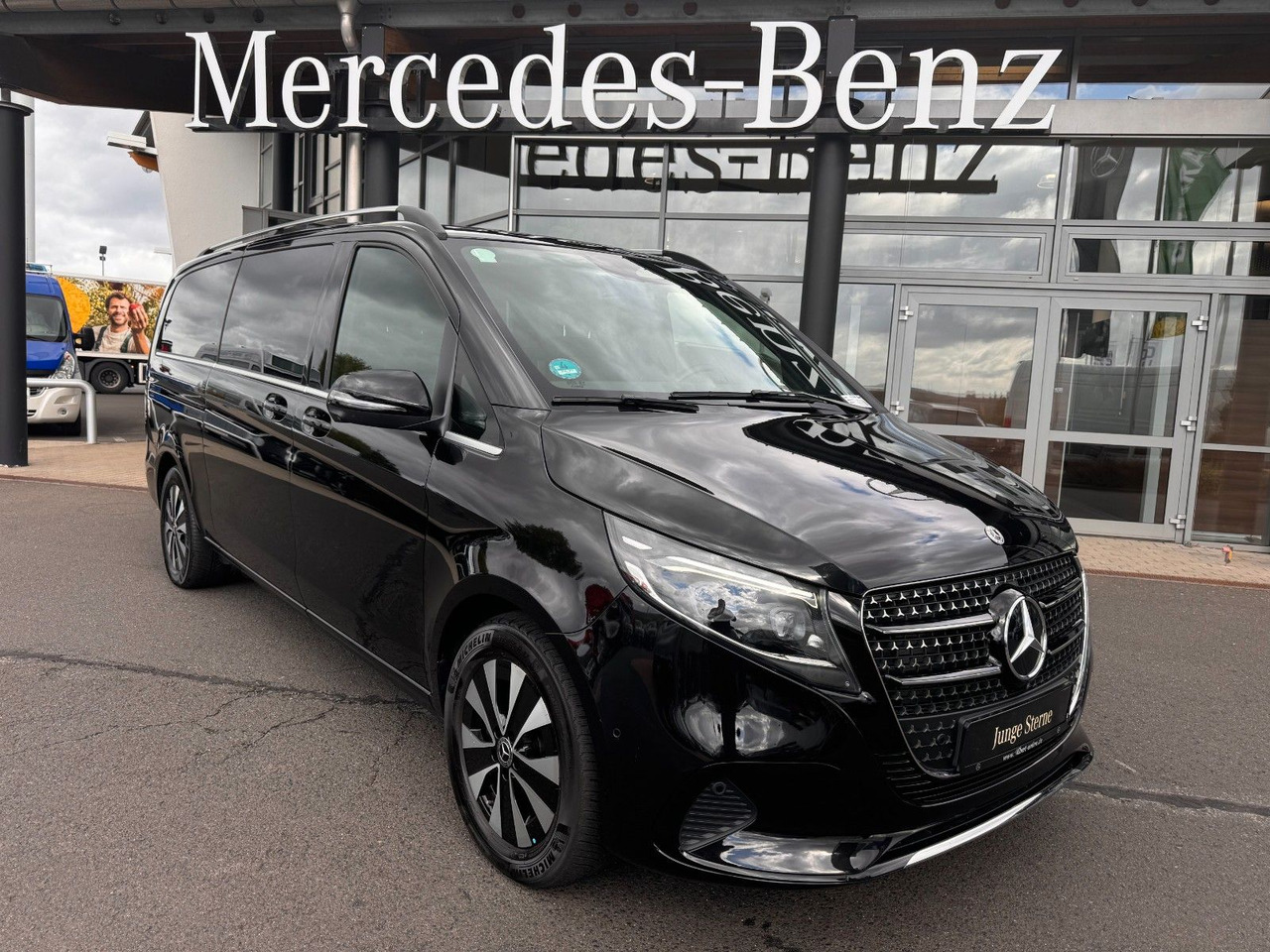 Mercedes-Benz V 300 d AVANTGARDE Extralang 360Kamera Standheiz - Mașină break: Foto 1 Mercedes-Benz V 300 d AVANTGARDE Extralang 360Kamera Standheiz - Mașină break: Foto 1