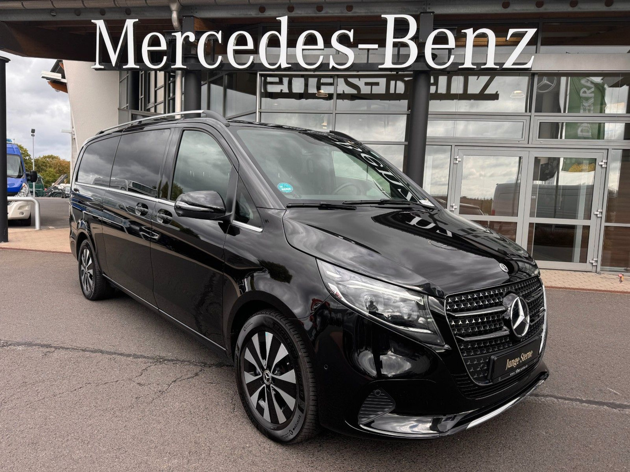 Mercedes-Benz V 300 d AVANTGARDE Extralang 360Kamera Standheiz - Mașină break: Foto 1 Mercedes-Benz V 300 d AVANTGARDE Extralang 360Kamera Standheiz - Mașină break: Foto 1