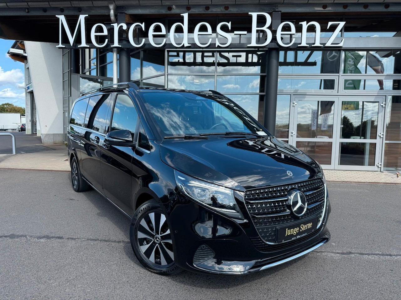 Mercedes-Benz V 300 d AVANTGARDE Extralang 360Kamera Standheiz - Mașină break: Foto 1 Mercedes-Benz V 300 d AVANTGARDE Extralang 360Kamera Standheiz - Mașină break: Foto 1