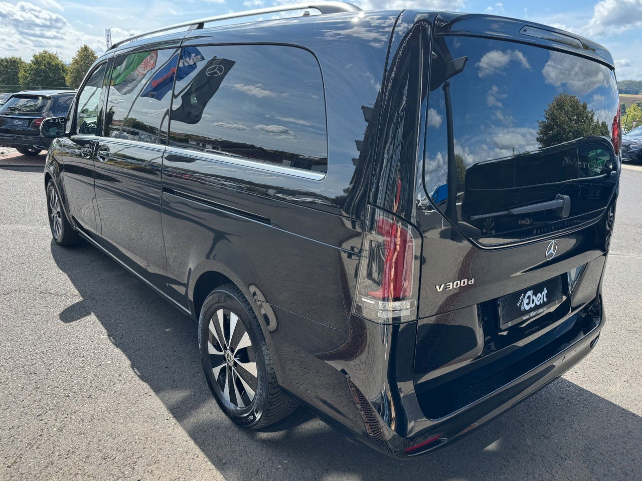 Mercedes-Benz V 300 d AVANTGARDE Extralang 360Kamera Standheiz - Mașină break: Foto 3 Mercedes-Benz V 300 d AVANTGARDE Extralang 360Kamera Standheiz - Mașină break: Foto 3
