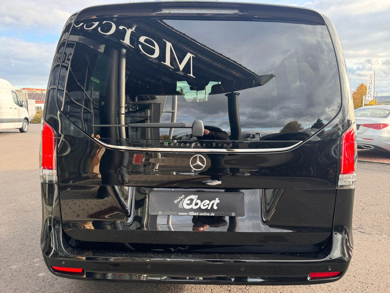 Mercedes-Benz V 300 d EXCLUSIVE AIRMATIC AHK2,5 Standheiz - Transport persoane: Foto 5 Mercedes-Benz V 300 d EXCLUSIVE AIRMATIC AHK2,5 Standheiz - Transport persoane: Foto 5