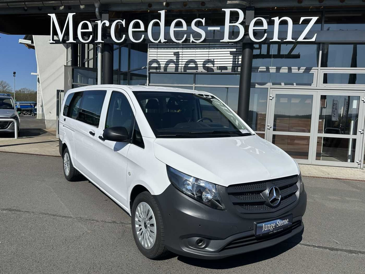 Mercedes-Benz Vito 114 CDI Tourer 8Sitze Klima Audio40 Kamera - Transport persoane: Foto 1 Mercedes-Benz Vito 114 CDI Tourer 8Sitze Klima Audio40 Kamera - Transport persoane: Foto 1