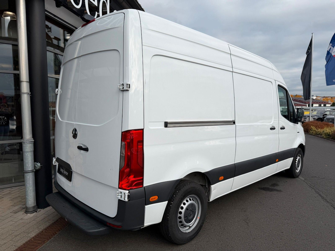 Mercedes-Benz eSprinter 312 Klima SHZ Kamera - Dubă, Autoutilitară electrică: Foto 4 Mercedes-Benz eSprinter 312 Klima SHZ Kamera - Dubă, Autoutilitară electrică: Foto 4