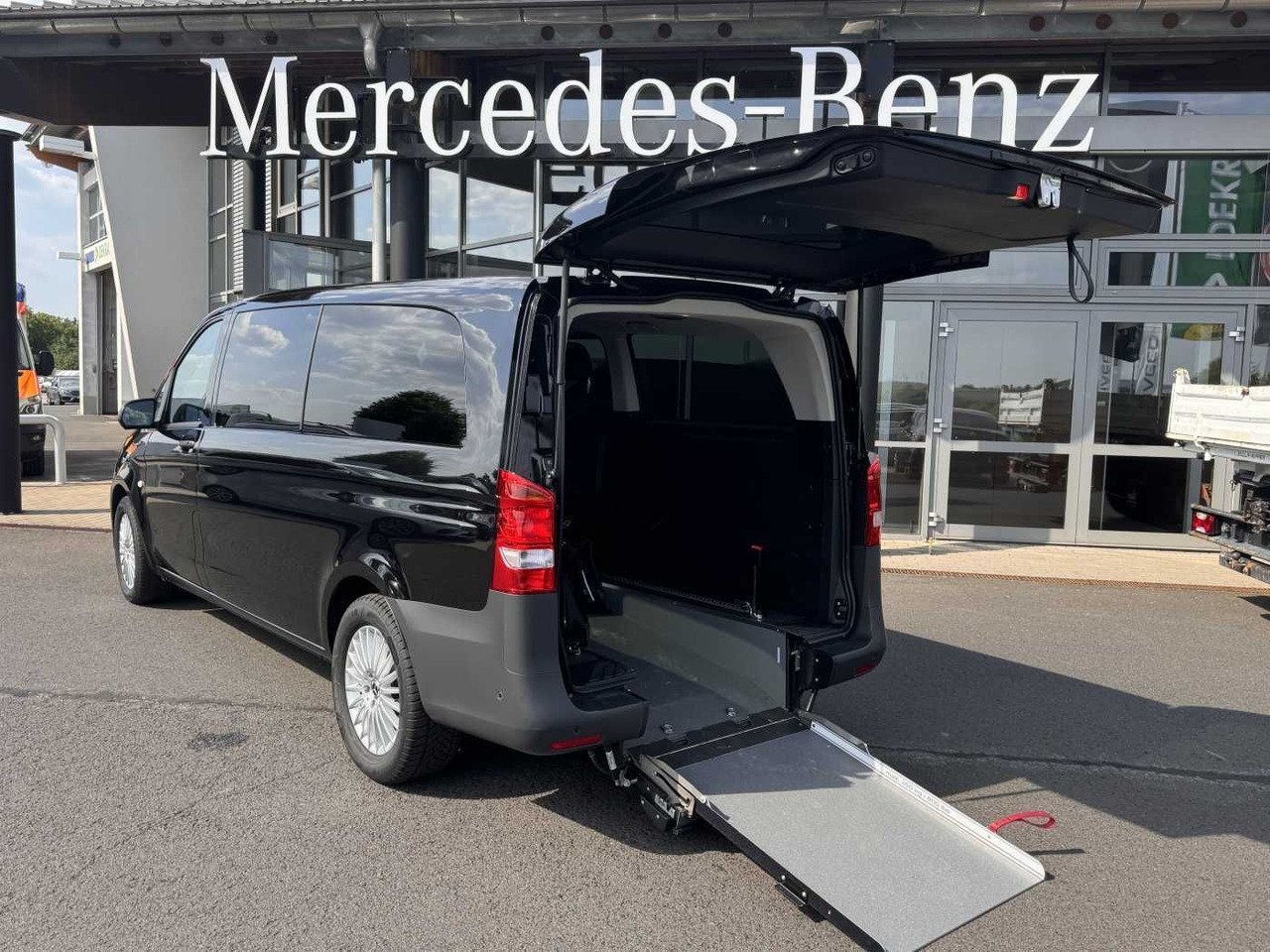 Mercedes-Benz eVito 129 Tourer Behinderten-/Rollstuhlrampe - Automobil: Foto 1 Mercedes-Benz eVito 129 Tourer Behinderten-/Rollstuhlrampe - Automobil: Foto 1