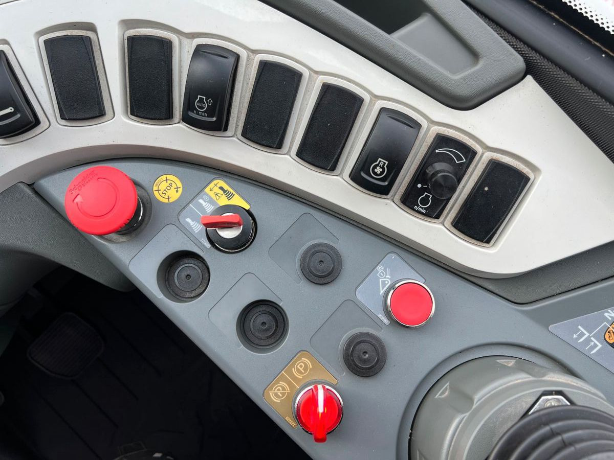 Leasing de Merlo P35.11 / nur 148h! / Pratzenabstützung Merlo P35.11 / nur 148h! / Pratzenabstützung: Foto 22 Leasing de Merlo P35.11 / nur 148h! / Pratzenabstützung Merlo P35.11 / nur 148h! / Pratzenabstützung: Foto 22