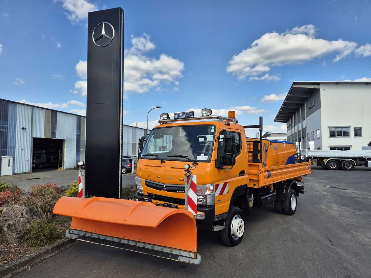 Mitsubishi Canter 6C18 4x4 Kipper Winterdienst Schild 2x AH - Autoutilitară basculantă: Foto 2 Mitsubishi Canter 6C18 4x4 Kipper Winterdienst Schild 2x AH - Autoutilitară basculantă: Foto 2