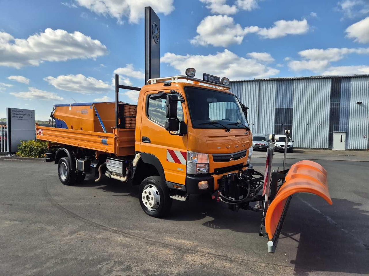 Mitsubishi Canter 6C18 4x4 Kipper Winterdienst Schild 2x AH - Autoutilitară basculantă: Foto 3 Mitsubishi Canter 6C18 4x4 Kipper Winterdienst Schild 2x AH - Autoutilitară basculantă: Foto 3