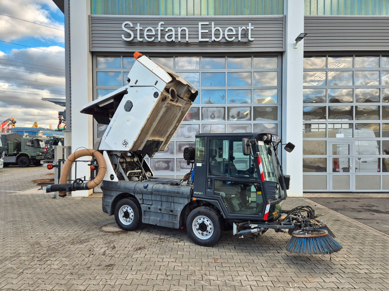 Schmidt Swingo Compact 200+ Klima - Măturătoare stradală: Foto 1 Schmidt Swingo Compact 200+ Klima - Măturătoare stradală: Foto 1