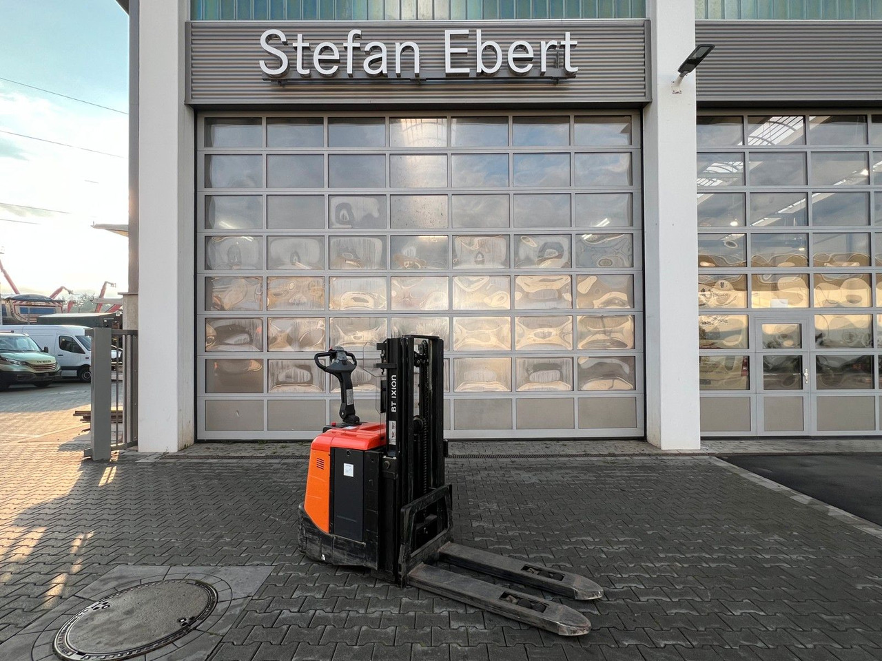 Toyota SPE 125 L / nur 382h ! / Hochhubwagen / 3.350mm - Transpalet la mare înălţime: Foto 1 Toyota SPE 125 L / nur 382h ! / Hochhubwagen / 3.350mm - Transpalet la mare înălţime: Foto 1