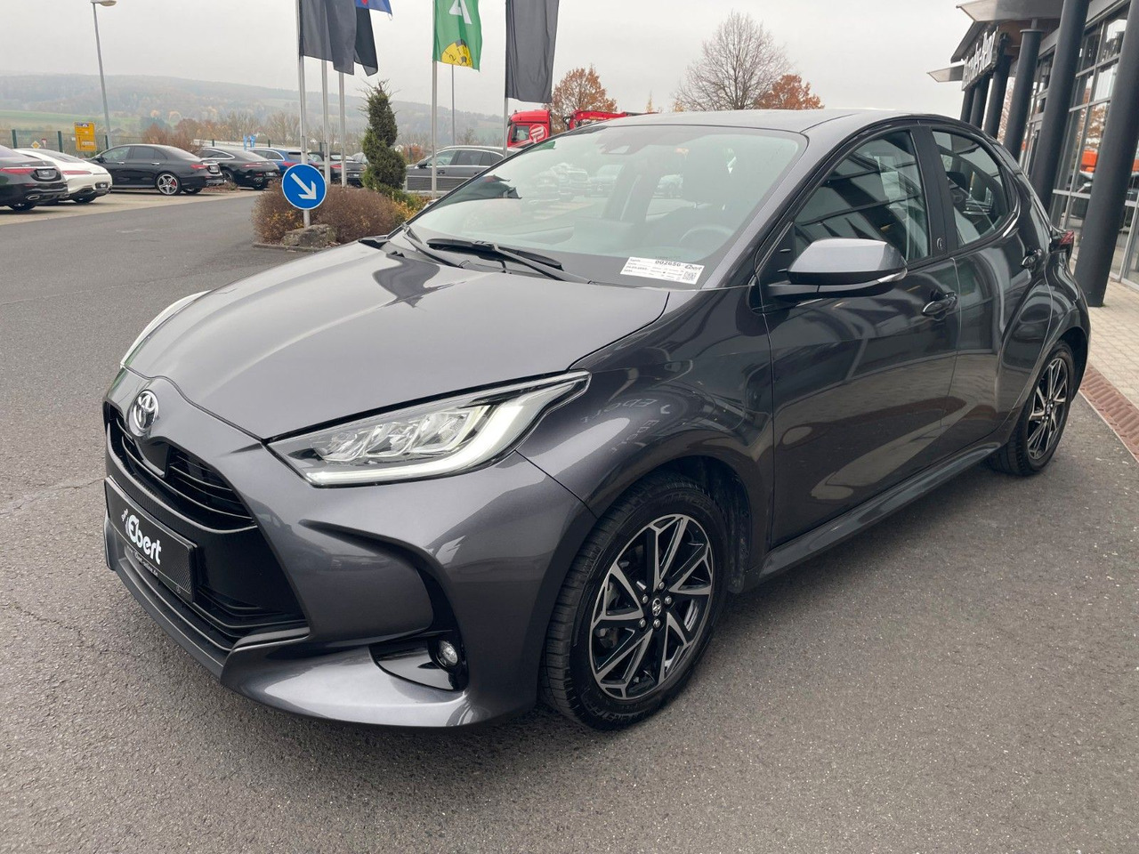 Toyota Yaris 1.5 VVT-iE Aut. Team D AHK+R-Kamera+SHZ - Automobil: Foto 3 Toyota Yaris 1.5 VVT-iE Aut. Team D AHK+R-Kamera+SHZ - Automobil: Foto 3
