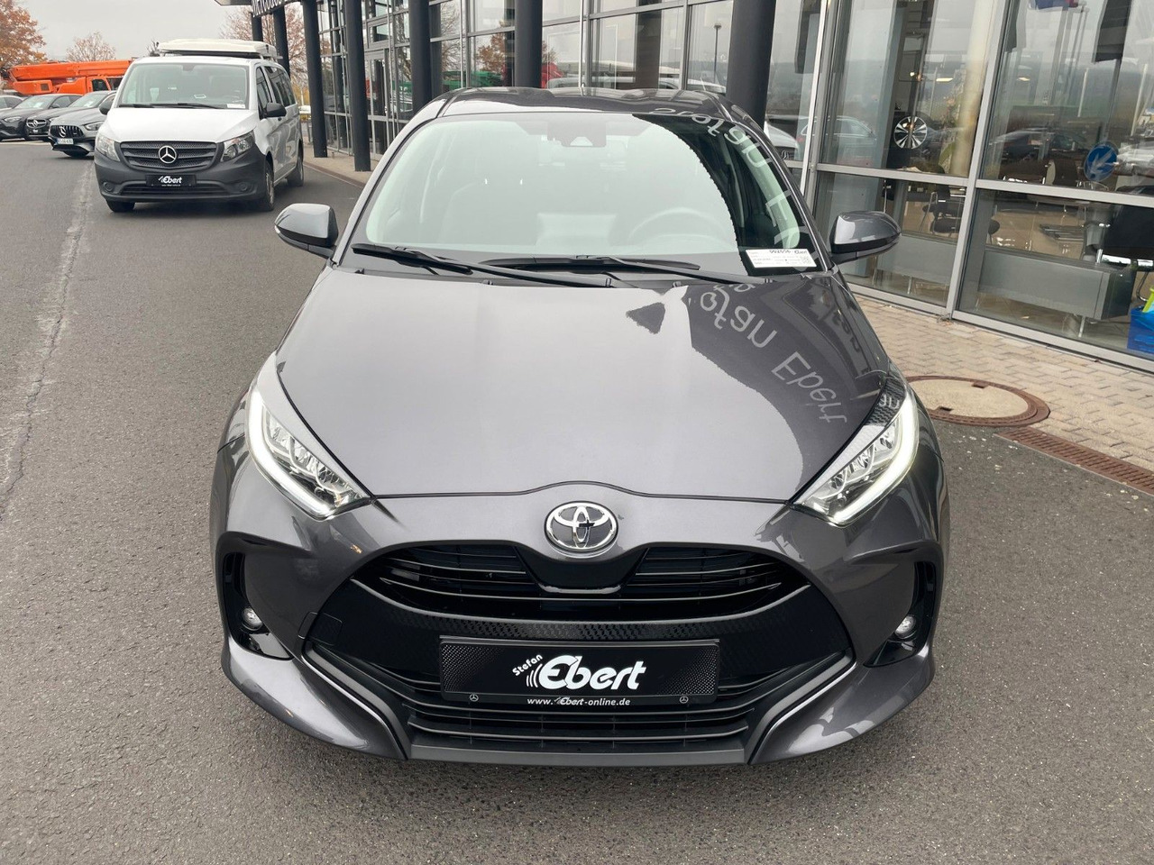 Toyota Yaris 1.5 VVT-iE Aut. Team D AHK+R-Kamera+SHZ - Automobil: Foto 2 Toyota Yaris 1.5 VVT-iE Aut. Team D AHK+R-Kamera+SHZ - Automobil: Foto 2
