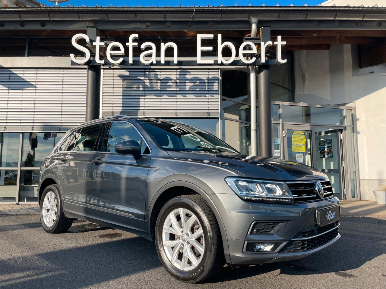 Volkswagen Tiguan 2.0 TSI Highline 4M AHK+LED+DAB+ACC+PDC - SUV: Foto 1 Volkswagen Tiguan 2.0 TSI Highline 4M AHK+LED+DAB+ACC+PDC - SUV: Foto 1