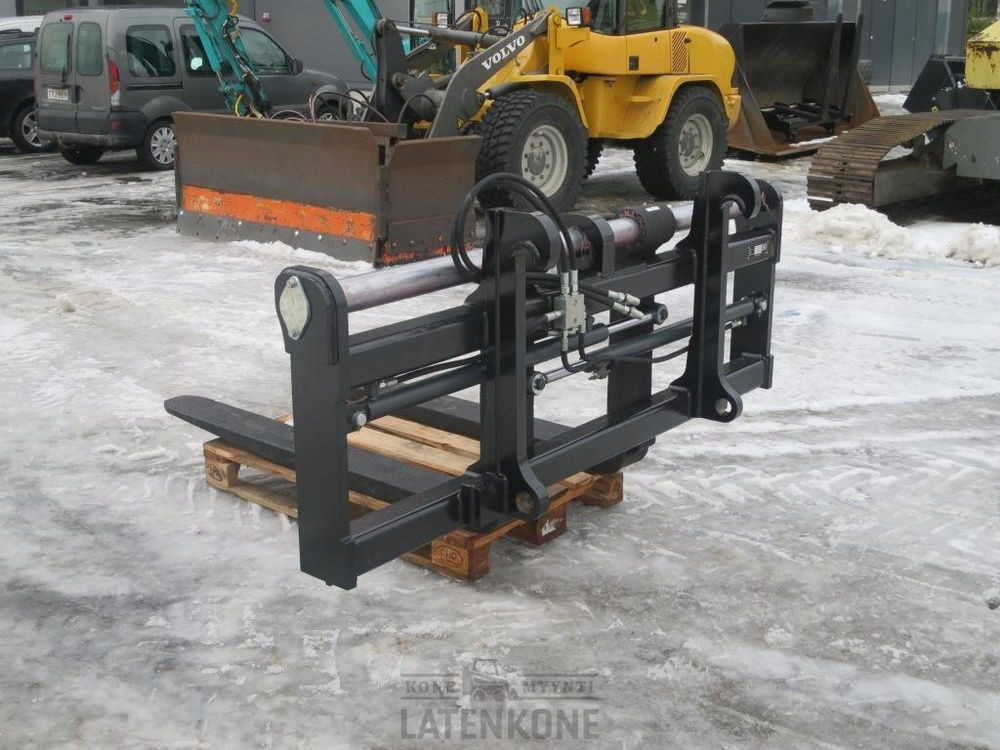Volvo Hydrauliset trukkipiikit 8000kg 2000mm/1500mm PIN Volvo BM - Furci pentru Utilaje constructii: Foto 5 Volvo Hydrauliset trukkipiikit 8000kg 2000mm/1500mm PIN Volvo BM - Furci pentru Utilaje constructii: Foto 5
