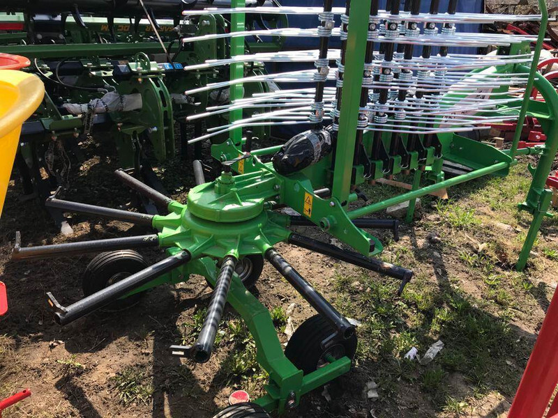 Inter-Tech zgrabiarka 4,2m - Maşină de întors fânul: Foto 5 Inter-Tech zgrabiarka 4,2m - Maşină de întors fânul: Foto 5