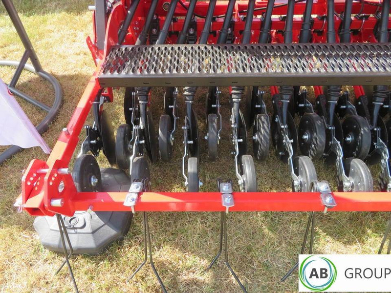 Mechaniczny siewnik zbożowy zaczepiany Pertum-S 30 - Maşină agricole pentru semanat: Foto 1 Mechaniczny siewnik zbożowy zaczepiany Pertum-S 30 - Maşină agricole pentru semanat: Foto 1