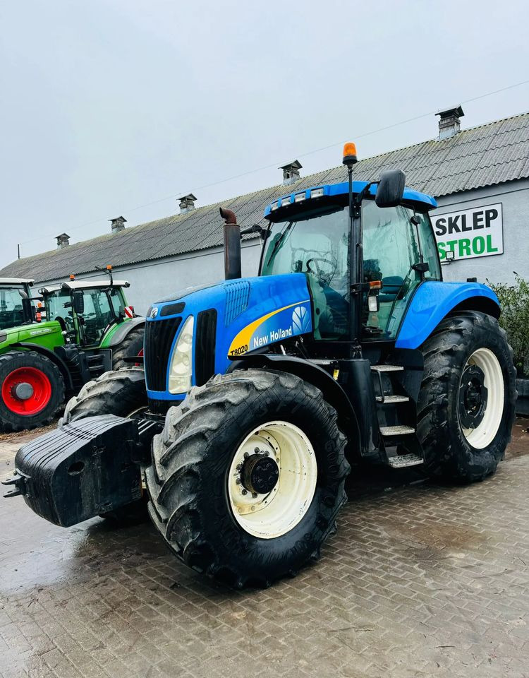 New Holland T8020 - Tractor agricol: Foto 1 New Holland T8020 - Tractor agricol: Foto 1