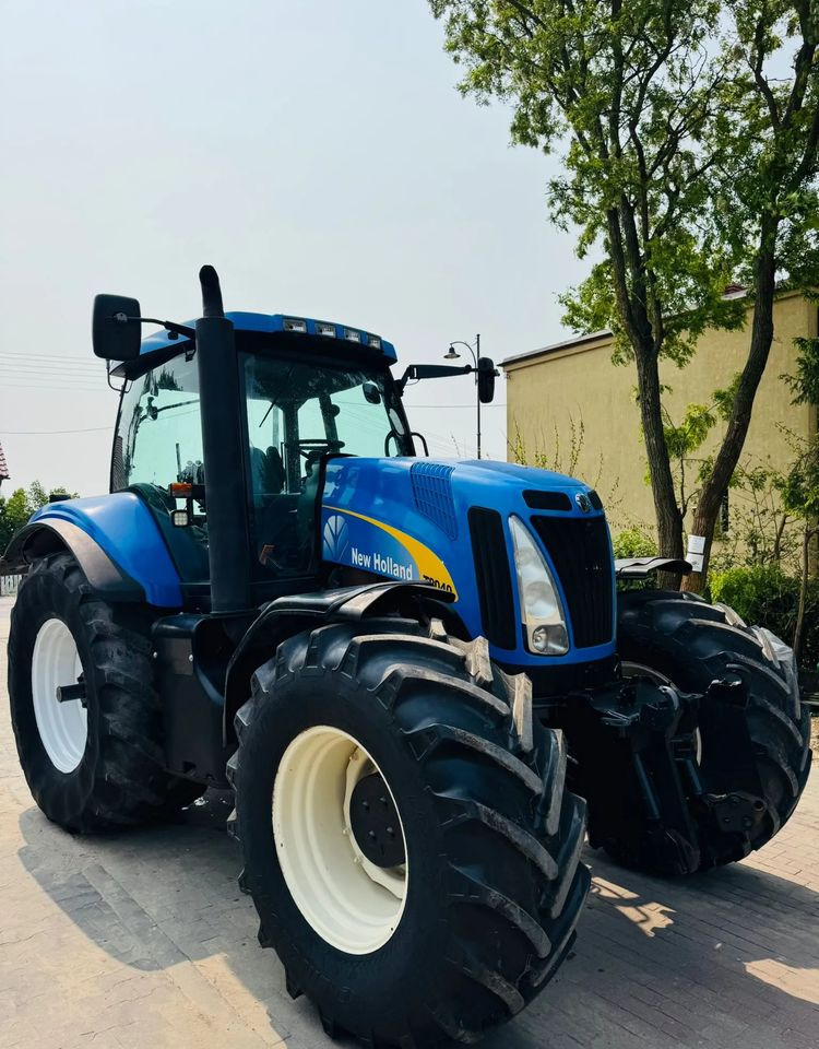 New Holland T8040 - Tractor agricol: Foto 1 New Holland T8040 - Tractor agricol: Foto 1
