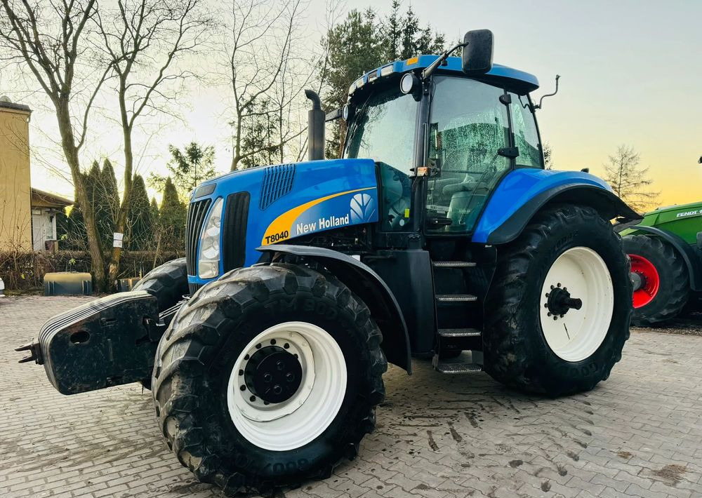 New Holland T8040 - Tractor agricol: Foto 5 New Holland T8040 - Tractor agricol: Foto 5