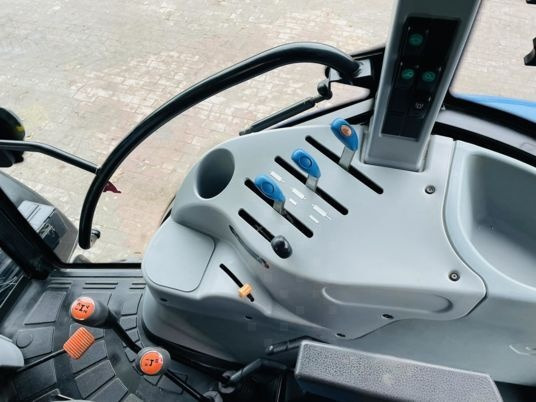 New Holland TD5.115 - Tractor agricol: Foto 4 New Holland TD5.115 - Tractor agricol: Foto 4