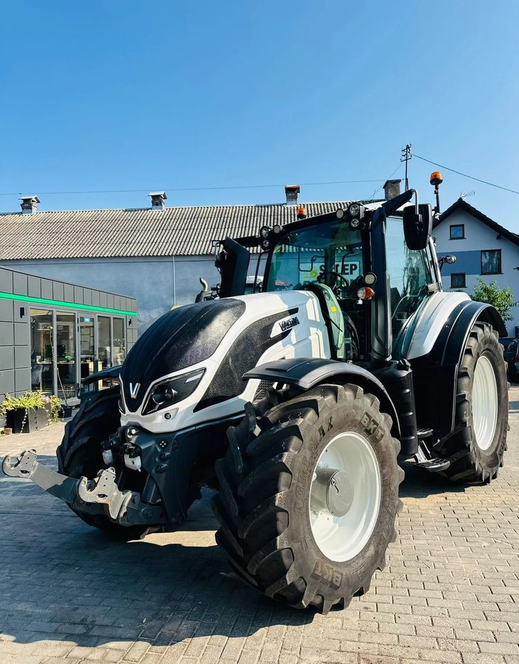 Valtra T174 UNLIMITED Versu - Tractor agricol: Foto 1 Valtra T174 UNLIMITED Versu - Tractor agricol: Foto 1