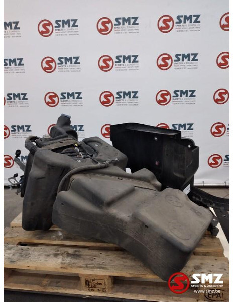 DAF Occ AdBlue tank 90L DAF XF106 - Sistem de alimentare combustibil pentru Camion: Foto 2 DAF Occ AdBlue tank 90L DAF XF106 - Sistem de alimentare combustibil pentru Camion: Foto 2